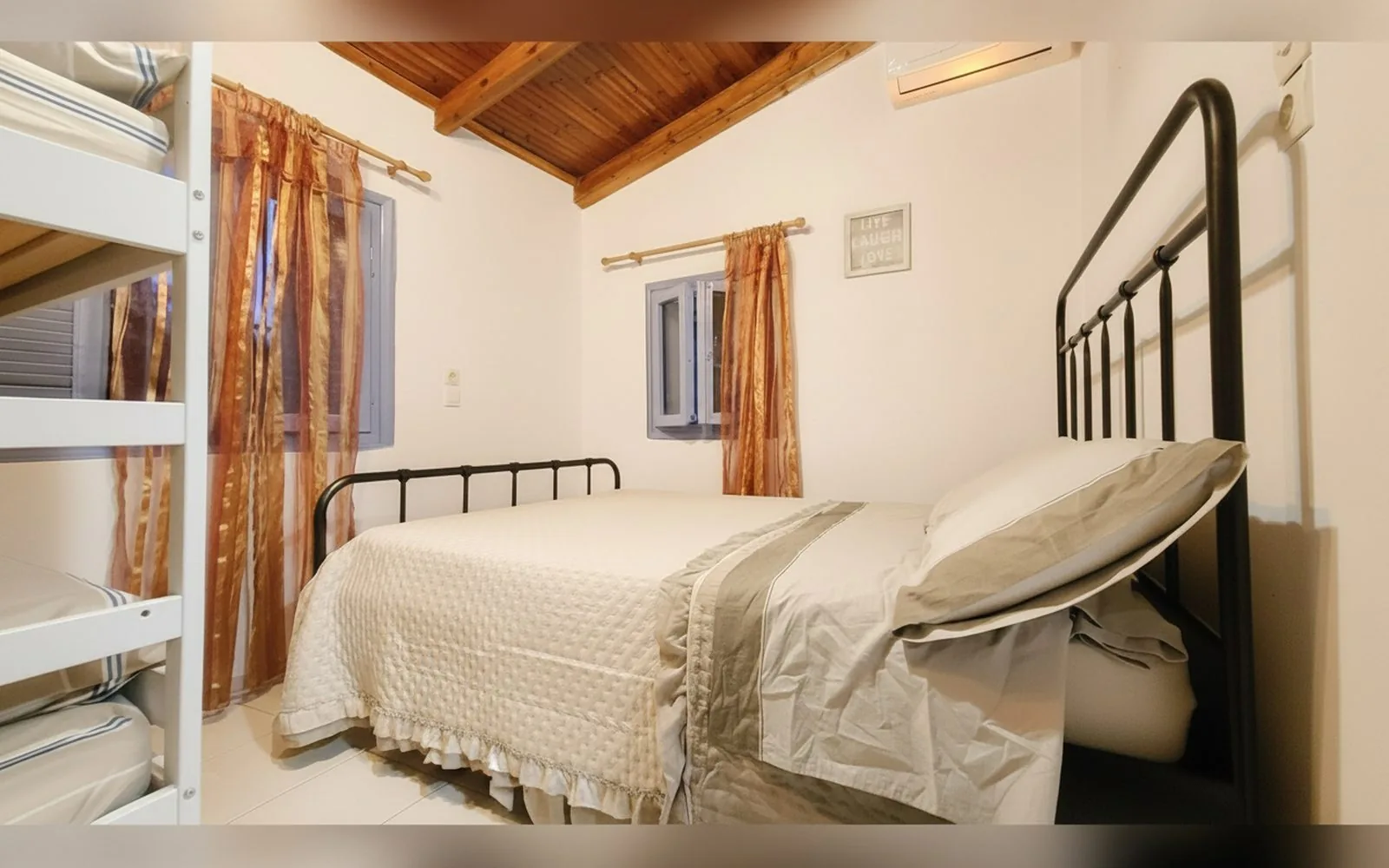 Navarino Greek House, 